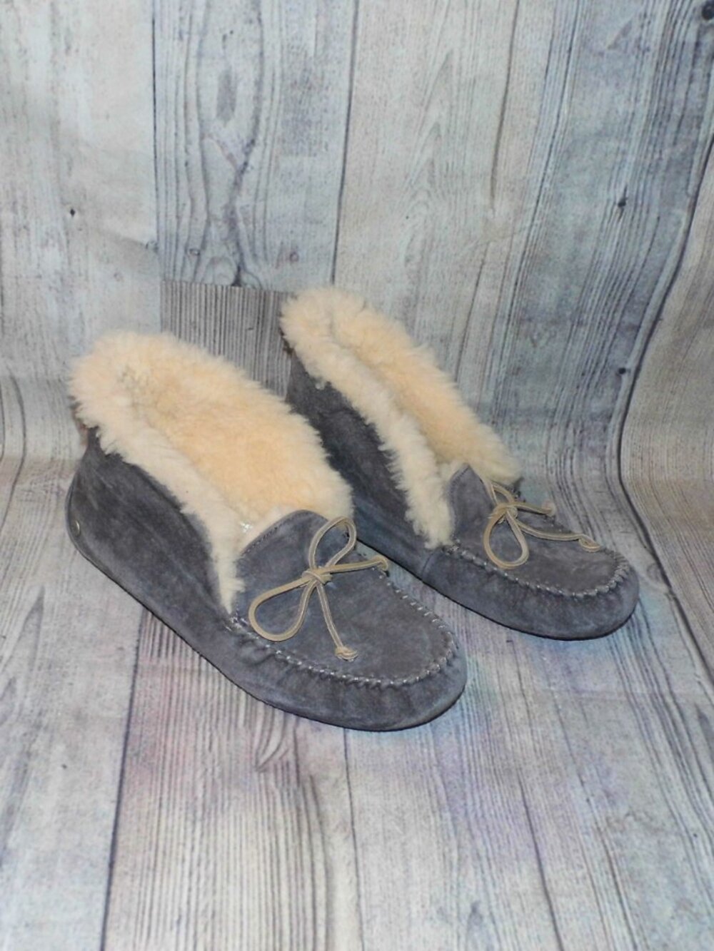UGG Alena Gray Suede/Sheepskin Slippers Womens Size 8